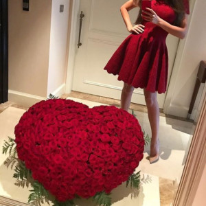 251 красная роза в виде сердца
